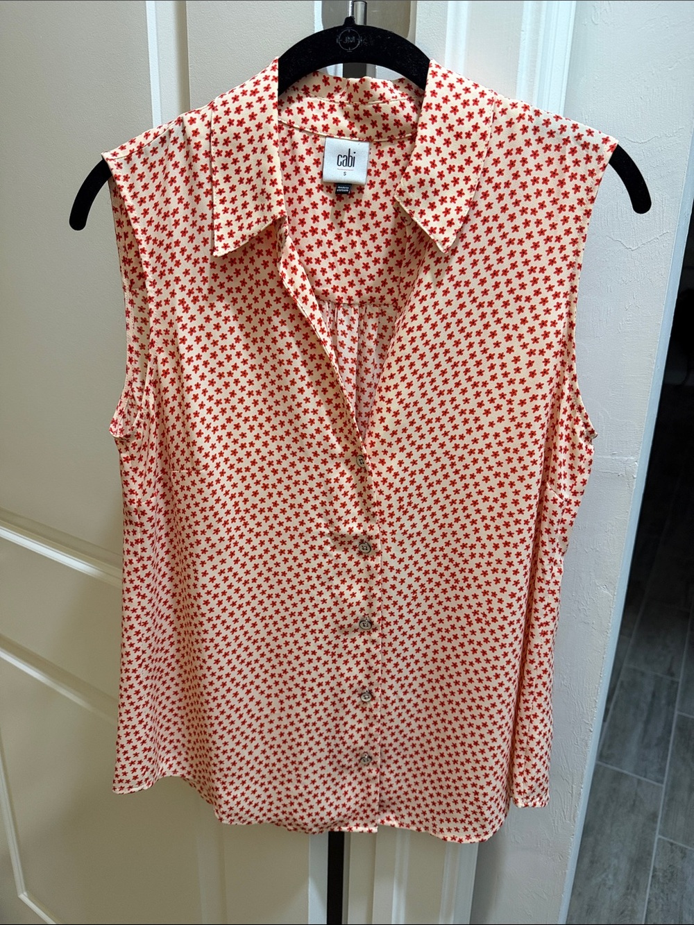 CAbi Cream Sleeveless Button-Down Top with Red Star Print